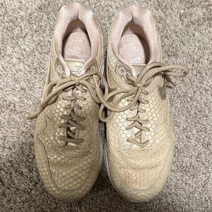 Nike Women's Beige Textured Sneakers